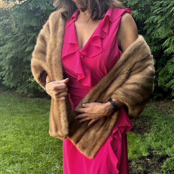 Vintage Mink Wrap or Stole in Excellent condition. - Picture 7 of 14